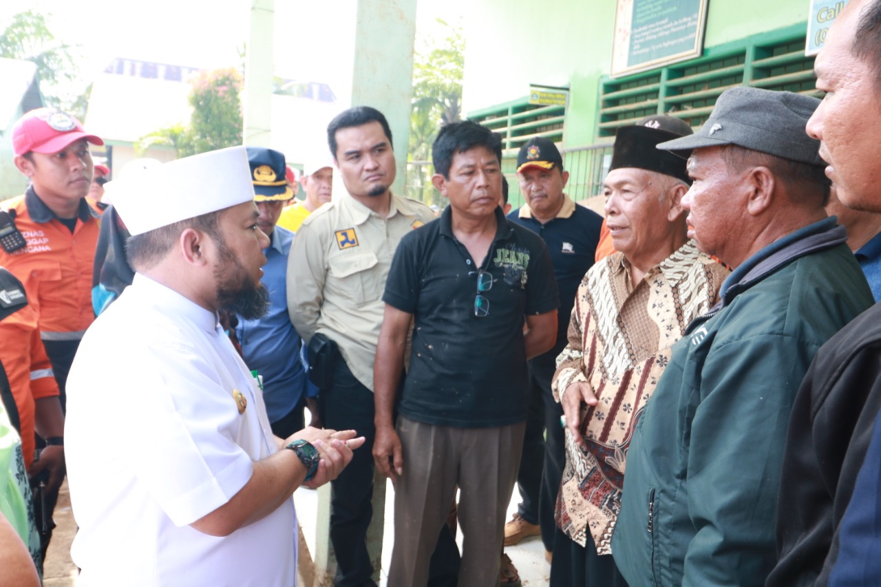 Walikota Bengkulu Kunjungi Korban Banjir